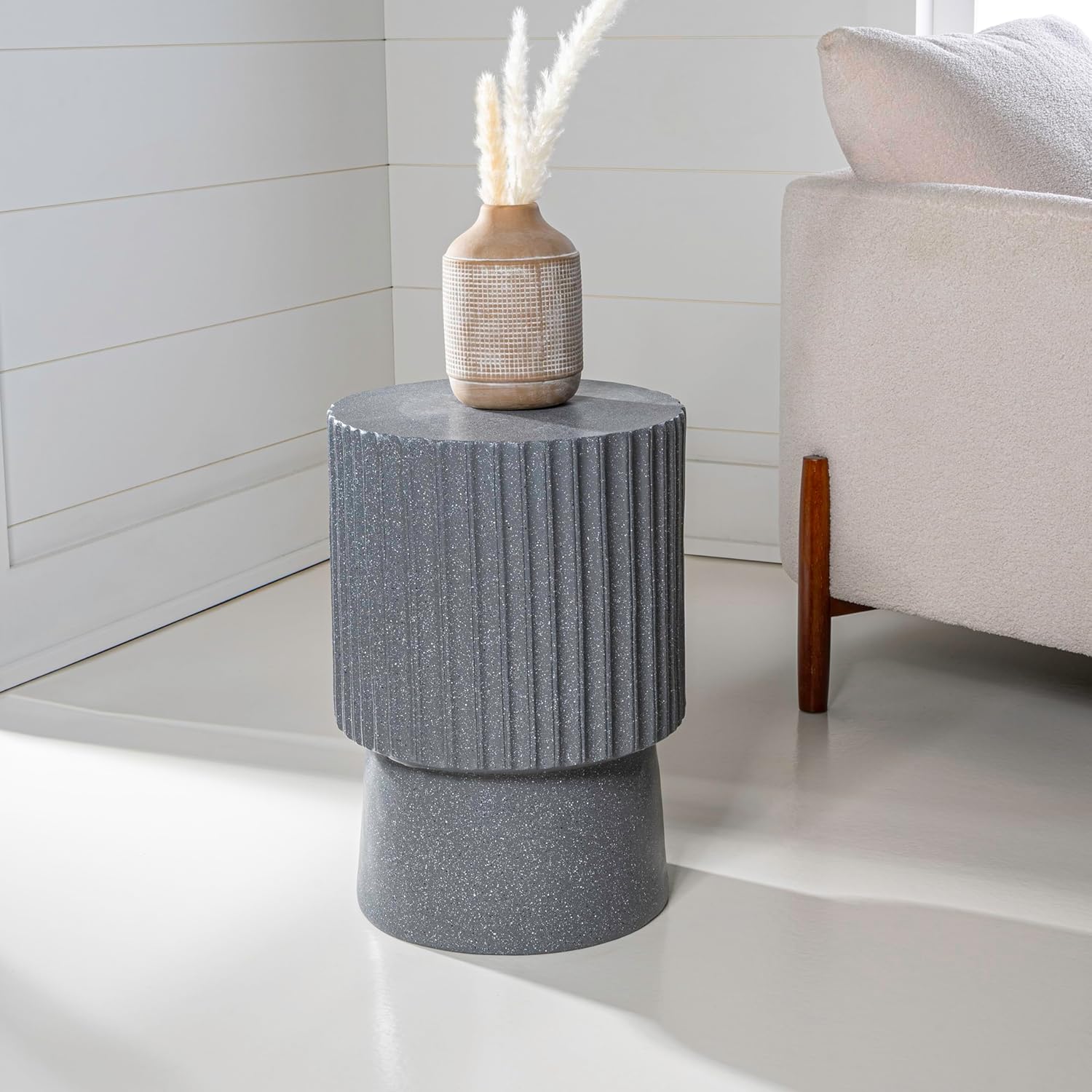 JONATHAN Y Louisa 19" Fluted Outdoor Accent Table, All-Weather Gray Terrazzo Pedestal Garden Stool, Small Round Side Table for Patio, Porch, and Living Room TBL1102A